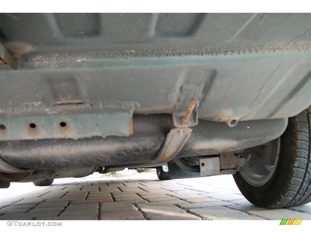1992 Saab 900 S Sedan Undercarriage Photo #67405491