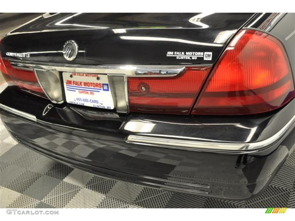 2004 Grand Marquis LS - Black Clearcoat / Dark Charcoal photo #2
