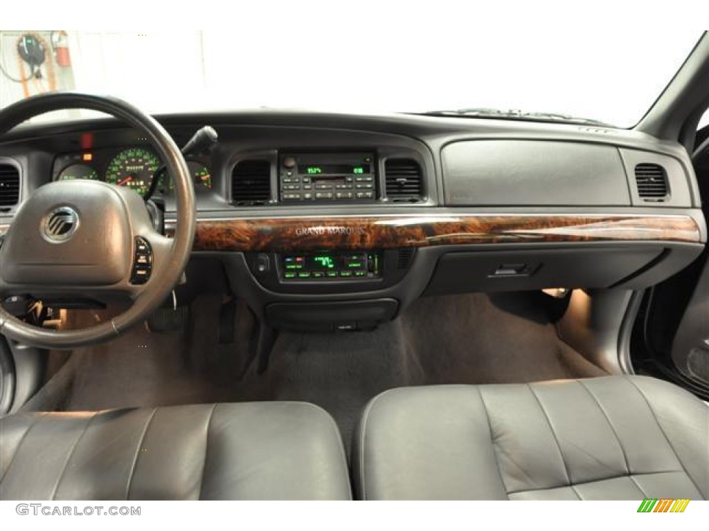 2004 Grand Marquis LS - Black Clearcoat / Dark Charcoal photo #9