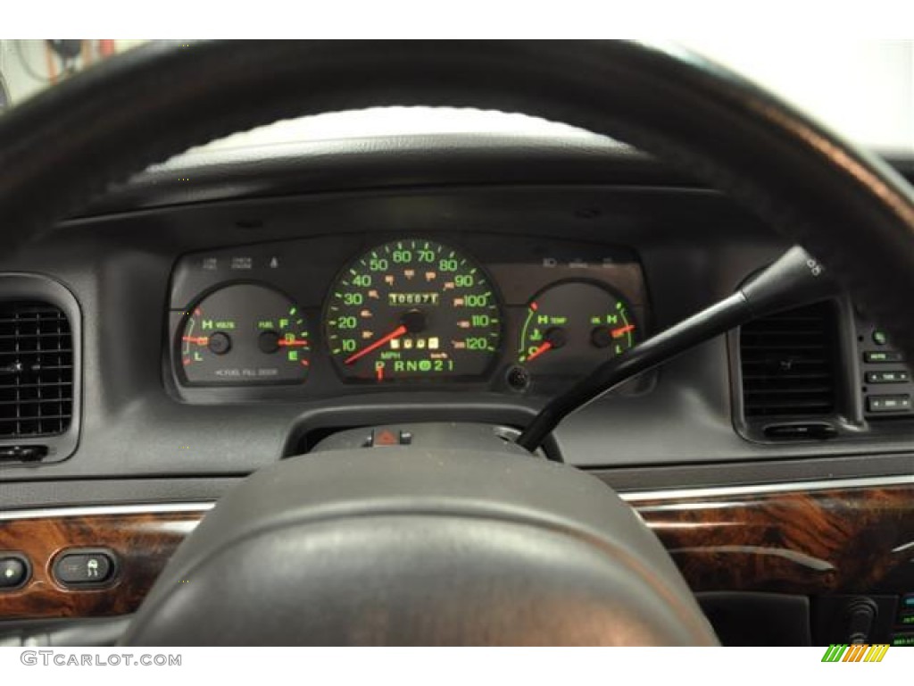 2004 Grand Marquis LS - Black Clearcoat / Dark Charcoal photo #11
