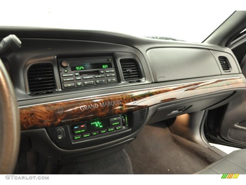 2004 Grand Marquis LS - Black Clearcoat / Dark Charcoal photo #12