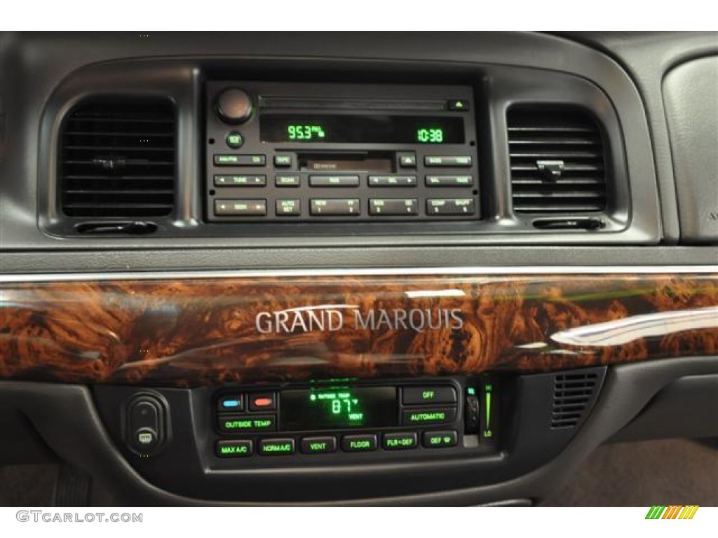 2004 Grand Marquis LS - Black Clearcoat / Dark Charcoal photo #13