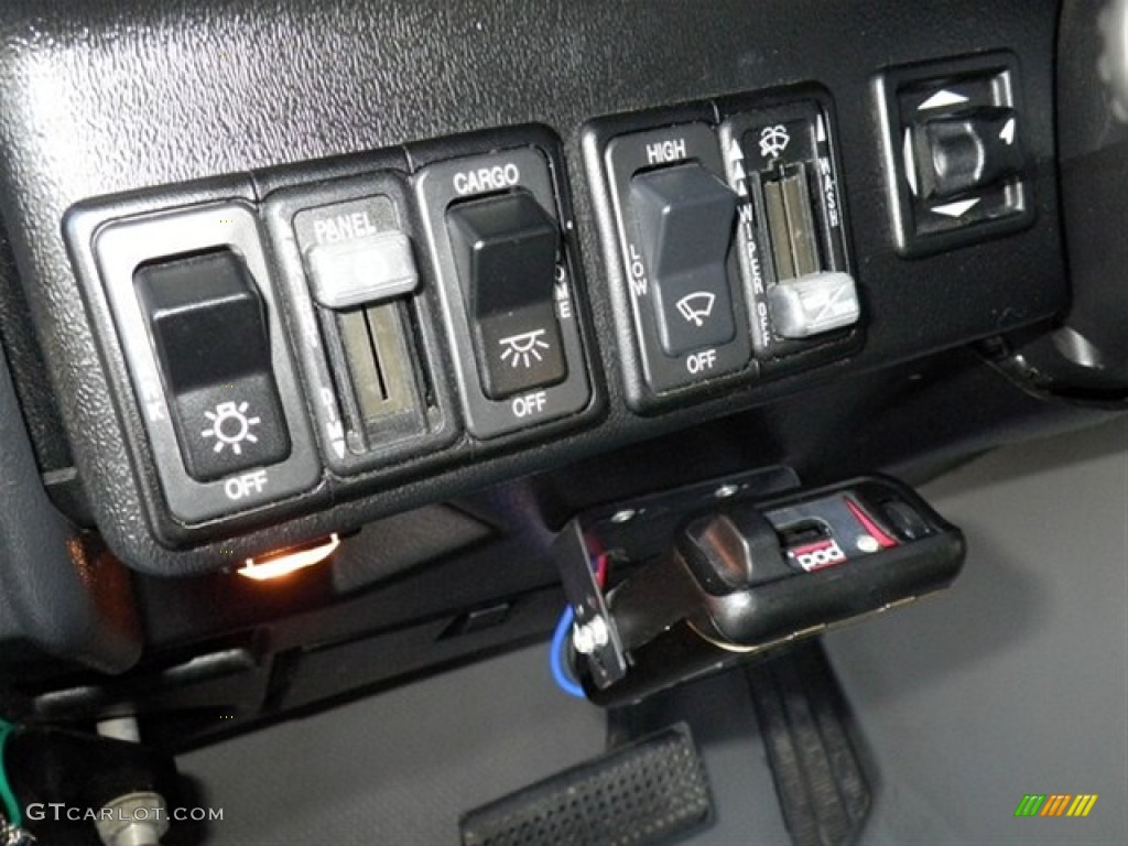 2003 Hummer H1 Alpha Wagon Controls Photo #67414834