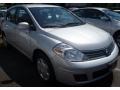 Brillant Silver - Versa 1.8 S Hatchback Photo No. 5