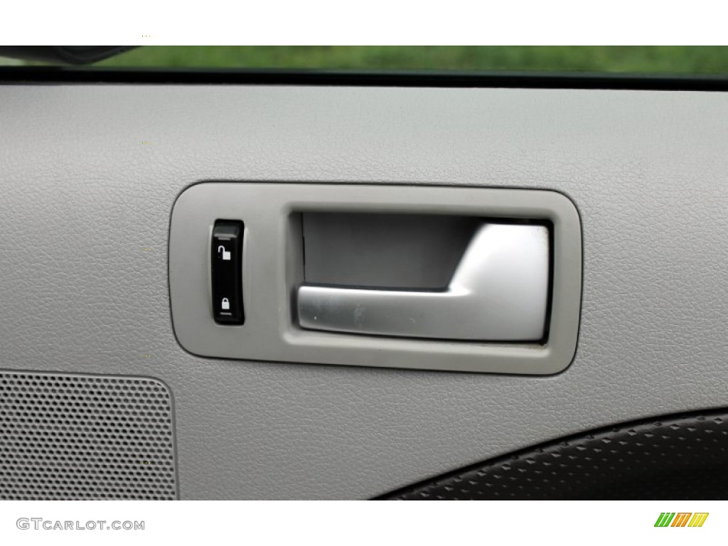 2008 Ford Mustang GT/CS California Special Coupe Controls Photo #67421262