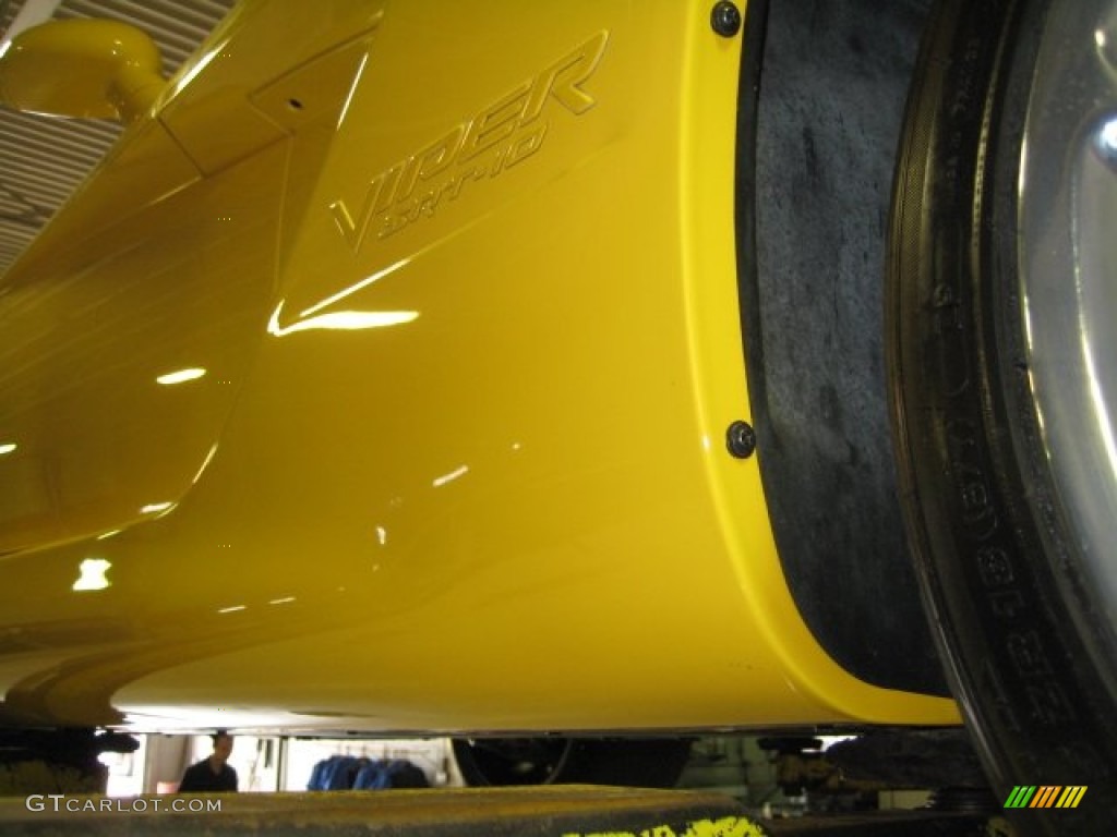 2005 Viper SRT-10 - Viper Race Yellow / Black photo #38