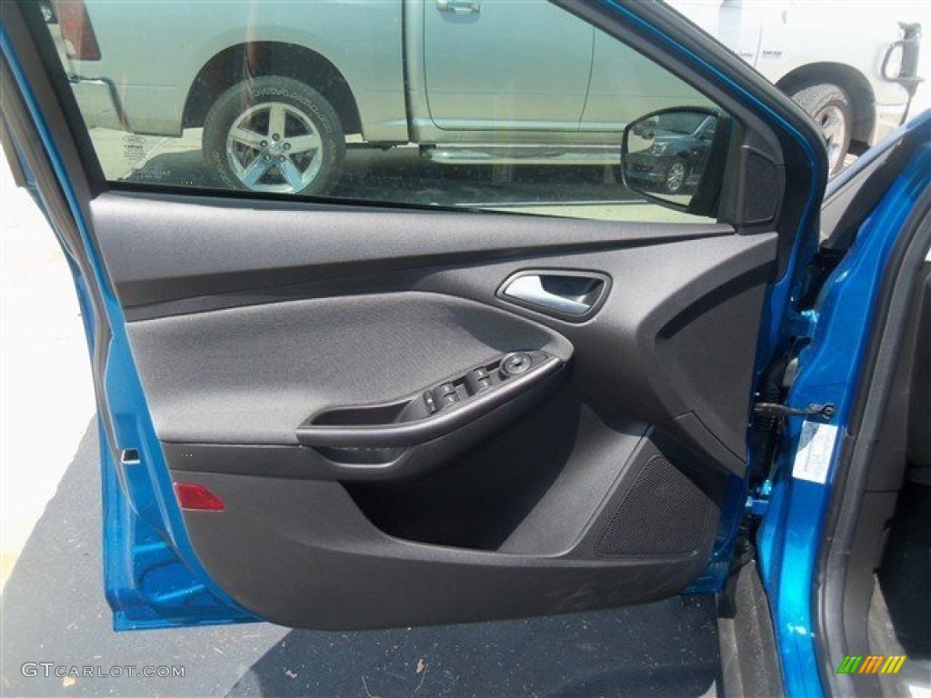 2012 Focus SE Sedan - Blue Candy Metallic / Charcoal Black photo #12