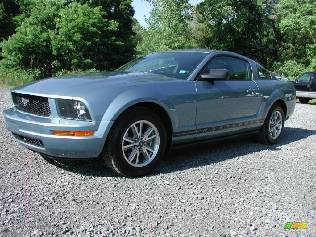 2005 Mustang V6 Deluxe Coupe - Windveil Blue Metallic / Dark Charcoal photo #1