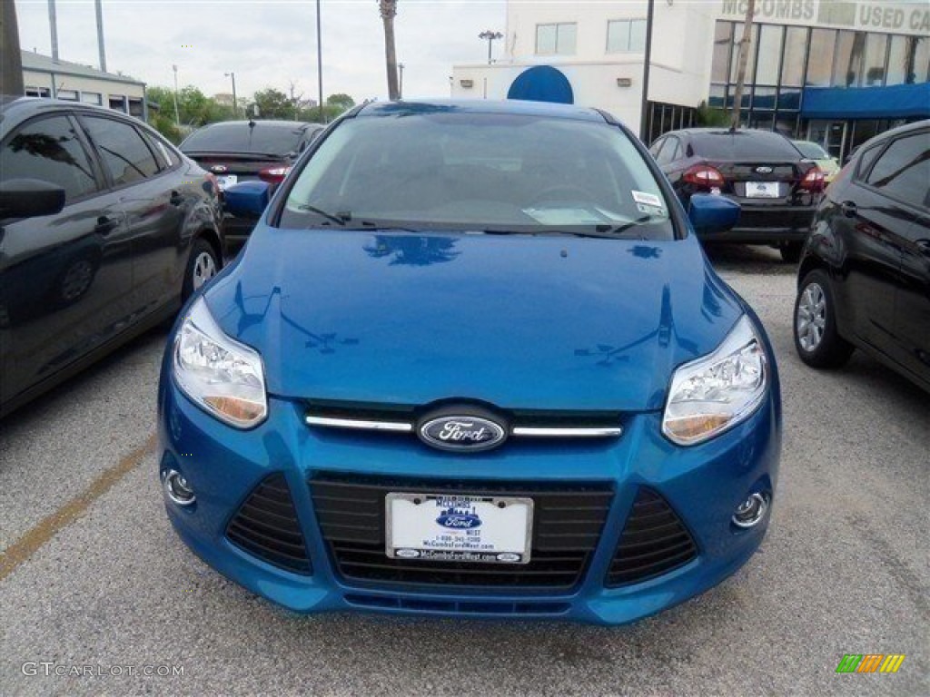 2012 Focus SE 5-Door - Blue Candy Metallic / Charcoal Black photo #2