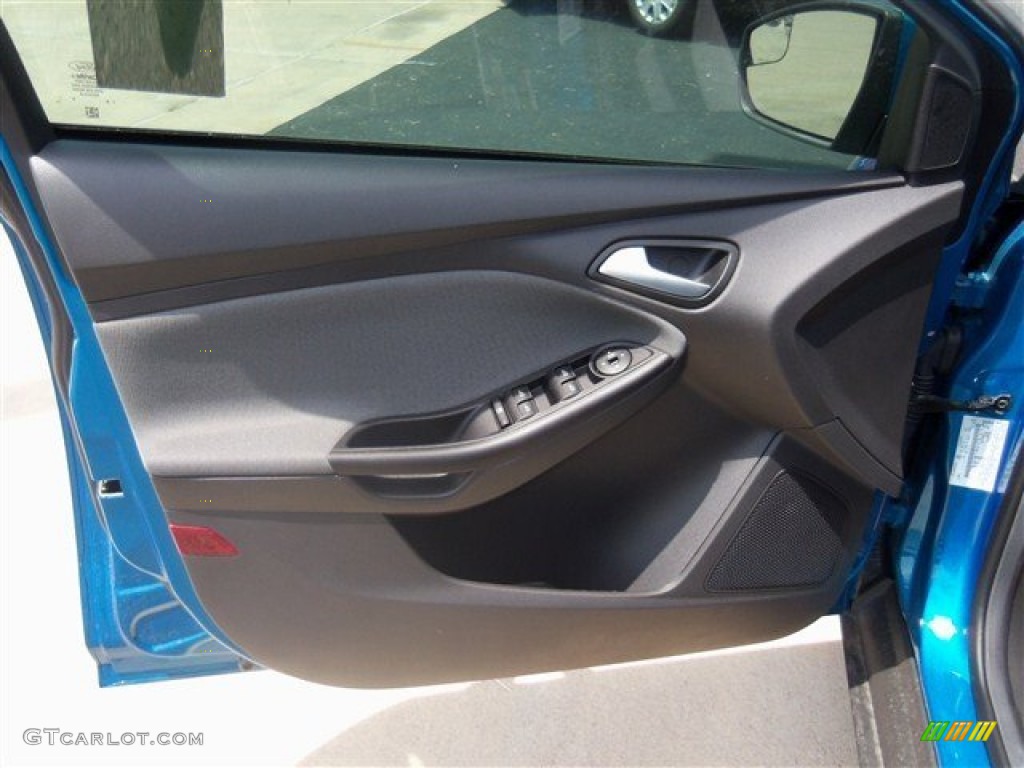 2012 Focus SE 5-Door - Blue Candy Metallic / Charcoal Black photo #6