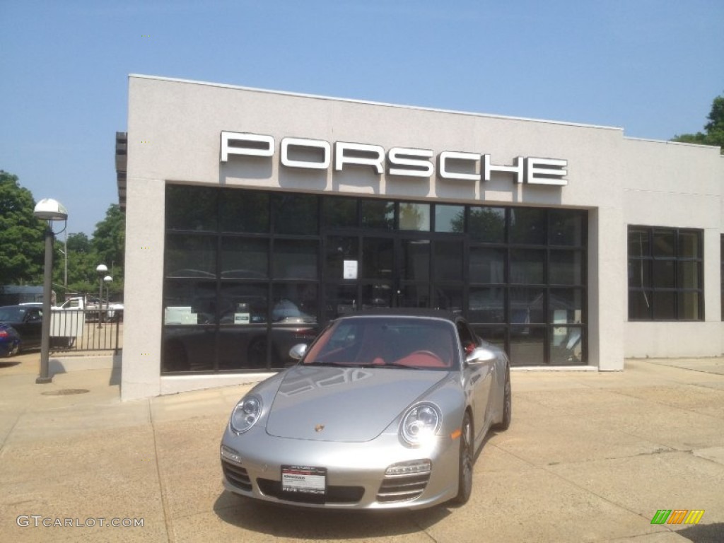 Arctic Silver Metallic Porsche 911