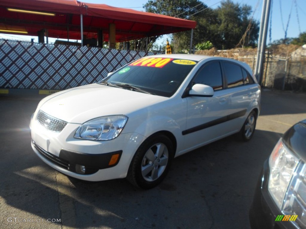 2007 Rio Rio5 SX Hatchback - White / Gray photo #3