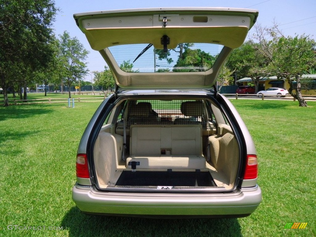 1998 Mercedes-Benz E 320 Wagon Trunk Photo #67463590