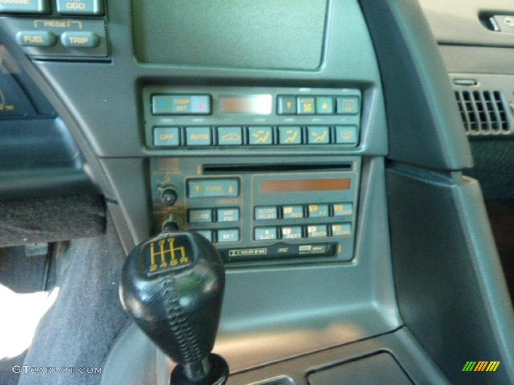 1990 Chevrolet Corvette Coupe Controls Photo #67465933
