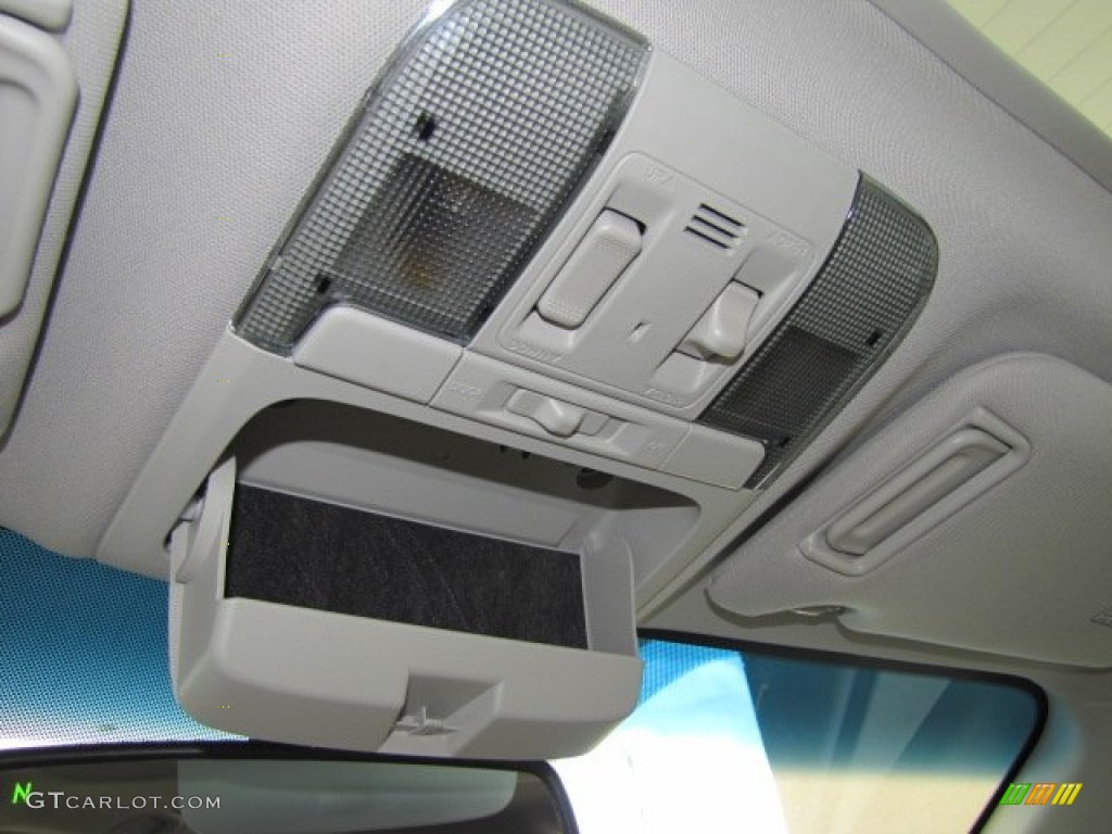 2011 Subaru Outback 2.5i Limited Wagon Controls Photo #67467009