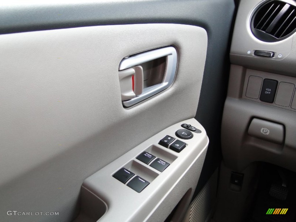 2011 Pilot EX-L - Taffeta White / Gray photo #15