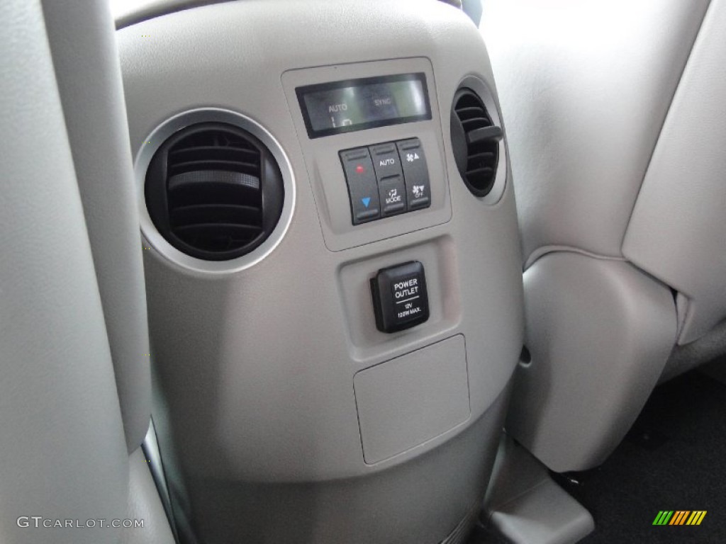 2011 Pilot EX-L - Taffeta White / Gray photo #29