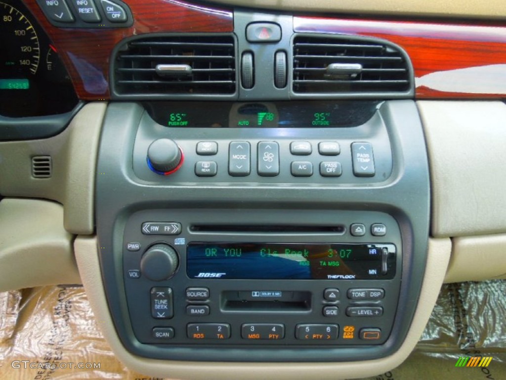 2001 Cadillac DeVille DHS Sedan Controls Photo #67474495
