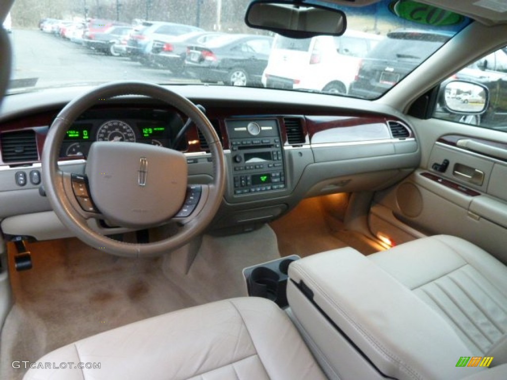 2005 Town Car Sedan - Charcoal Beige Metallic / Medium Light Stone/Dark Stone photo #10