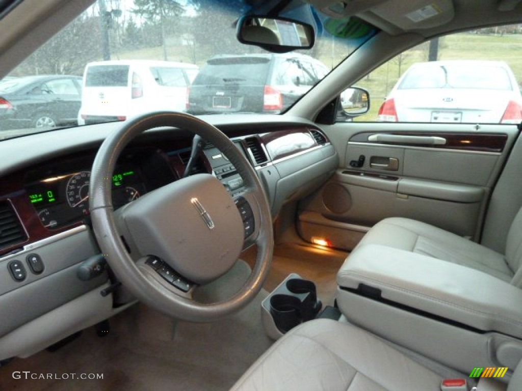 2005 Town Car Sedan - Charcoal Beige Metallic / Medium Light Stone/Dark Stone photo #12