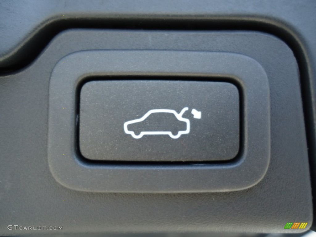 2012 Range Rover Evoque Dynamic - Fuji White / Dynamic Ebony/Cirrus photo #24