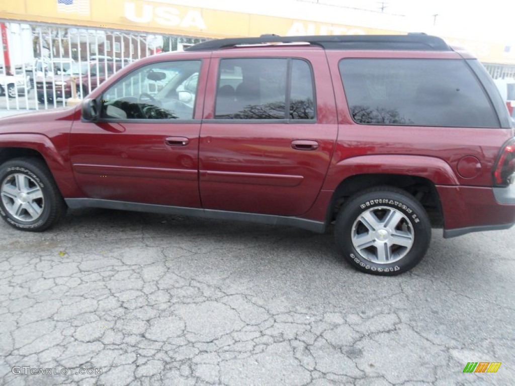 2005 TrailBlazer EXT LS 4x4 - Majestic Red Metallic / Ebony photo #1