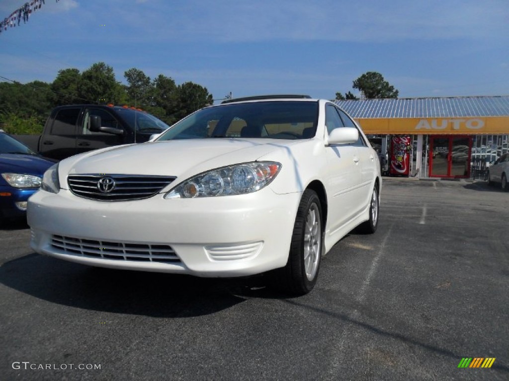2006 Camry LE - Super White / Stone Gray photo #2