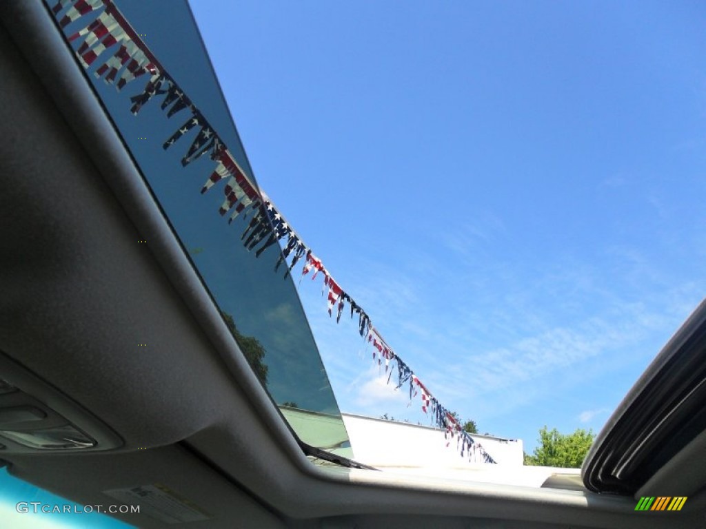 2006 Camry LE - Super White / Stone Gray photo #17