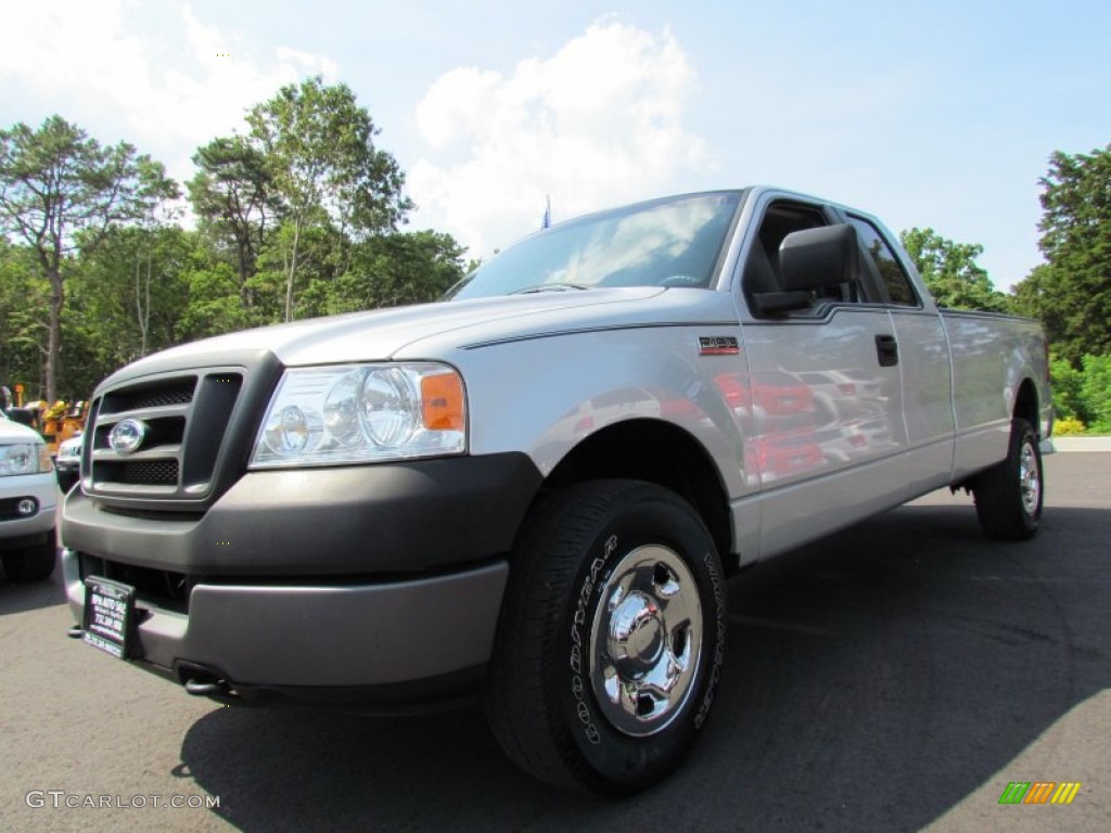 2005 F150 XL SuperCab 4x4 - Silver Metallic / Medium Flint Grey photo #1