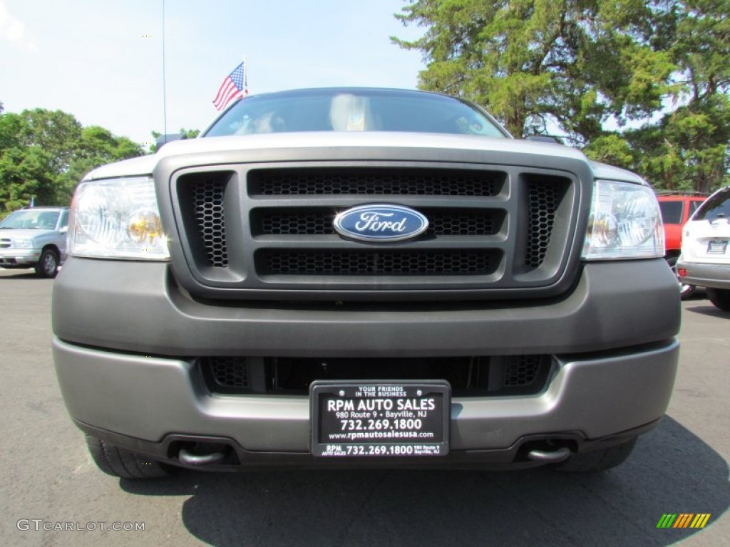 2005 F150 XL SuperCab 4x4 - Silver Metallic / Medium Flint Grey photo #2