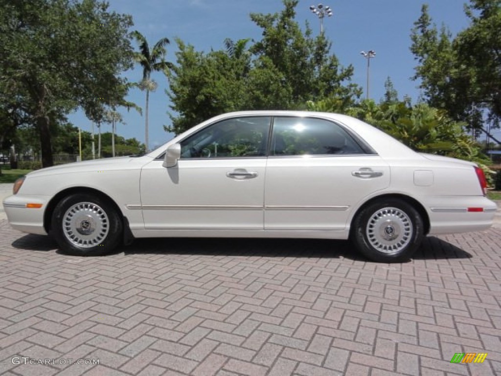 2001 XG300 L Sedan - Nordic White / Black photo #2