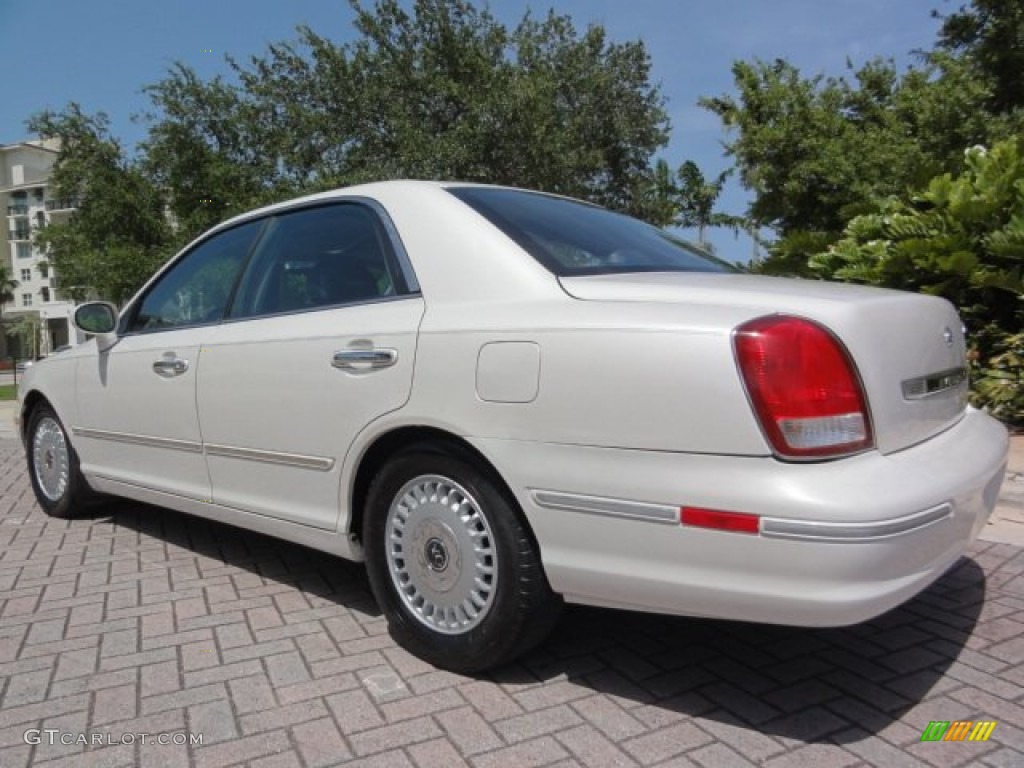 2001 XG300 L Sedan - Nordic White / Black photo #3