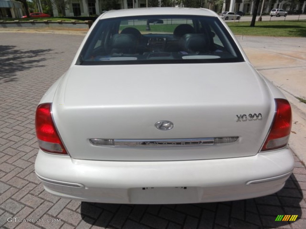 2001 XG300 L Sedan - Nordic White / Black photo #5
