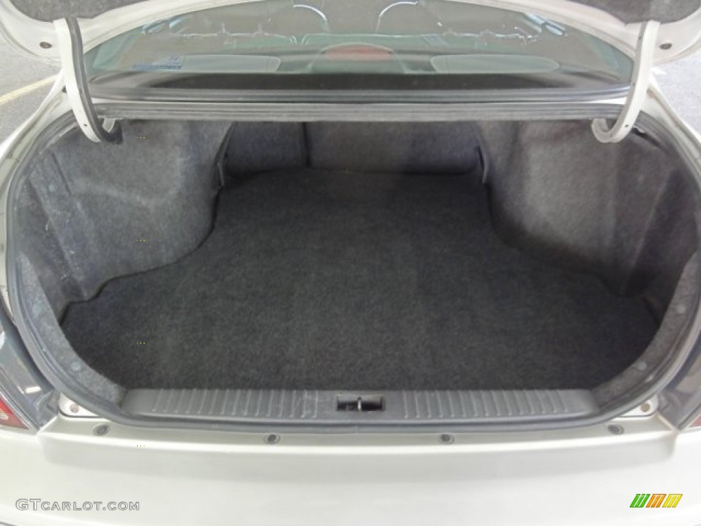 2001 XG300 L Sedan - Nordic White / Black photo #14