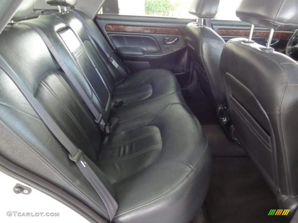 2001 XG300 L Sedan - Nordic White / Black photo #23