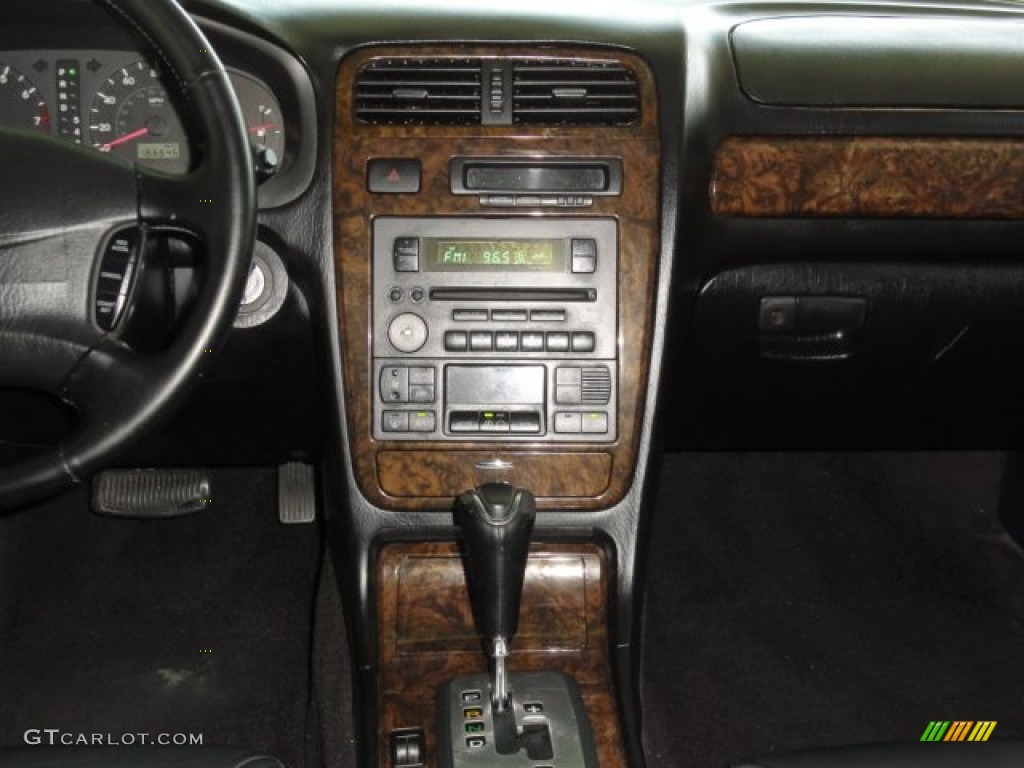 2001 XG300 L Sedan - Nordic White / Black photo #29