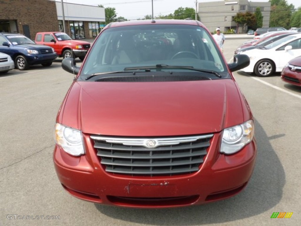 2007 Town & Country Touring - Inferno Red Crystal Pearl / Medium Slate Gray photo #2