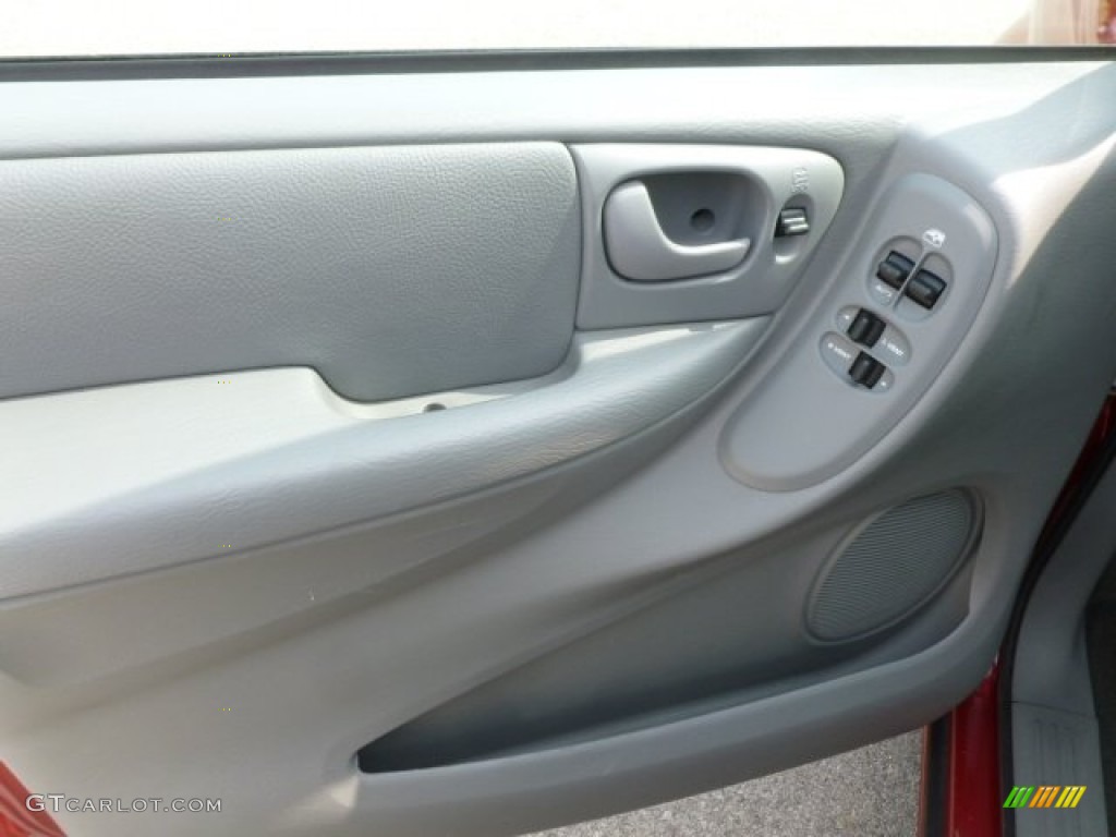2007 Town & Country Touring - Inferno Red Crystal Pearl / Medium Slate Gray photo #18