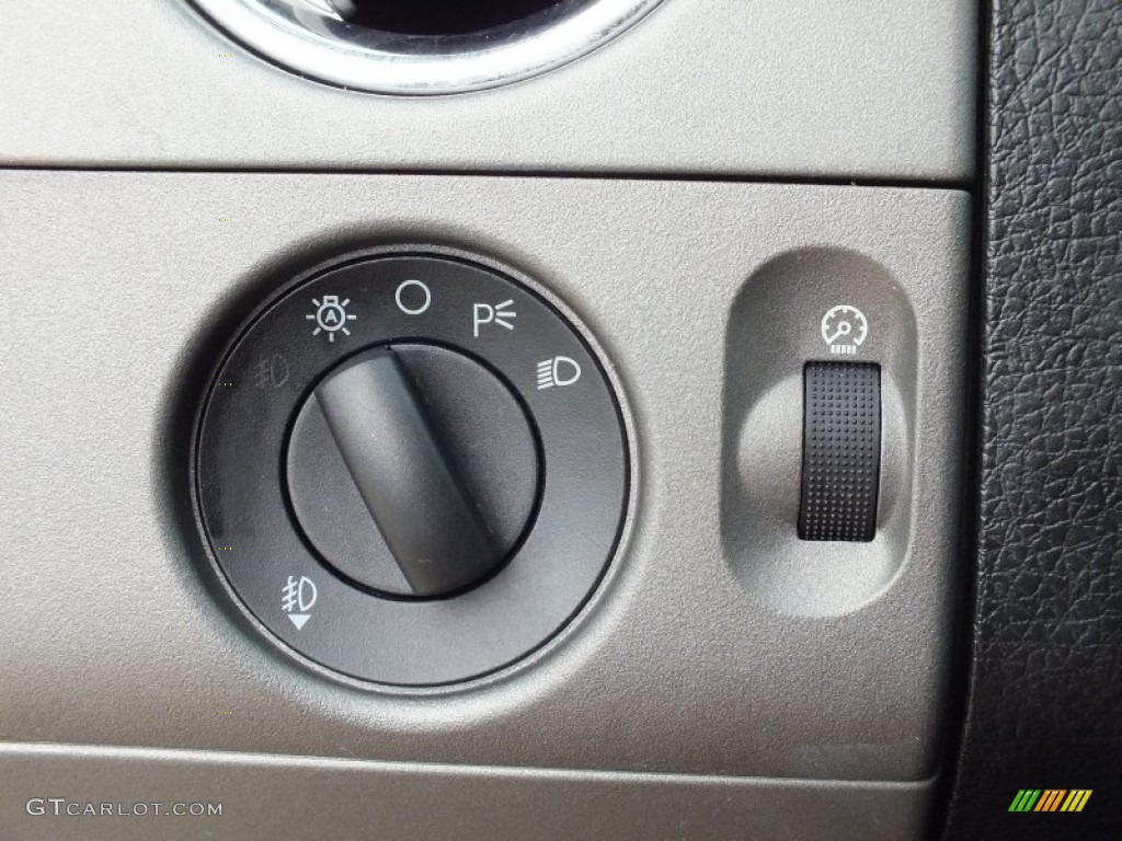 2006 Lincoln Mark LT SuperCrew Controls Photo #67501976