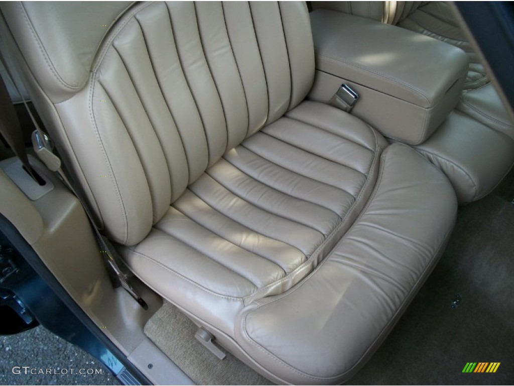 1996 Buick Roadmaster Estate Collectors Edition Wagon Front Seat Photo #67503355