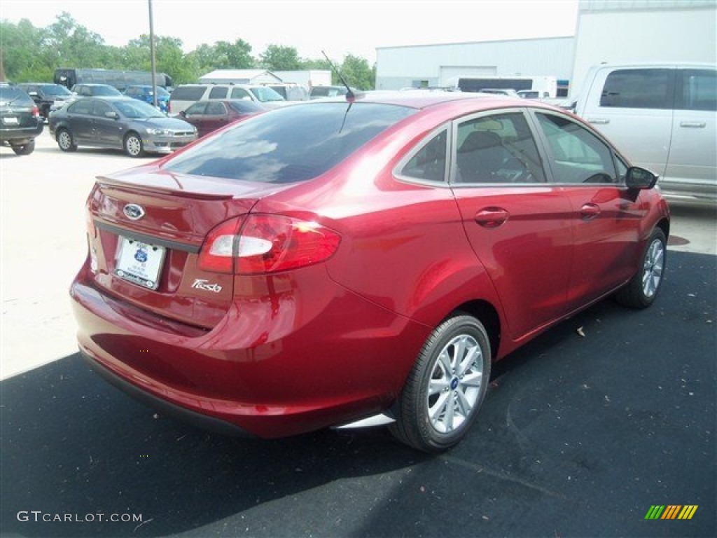 2013 Fiesta SE Sedan - Ruby Red / Charcoal Black photo #5