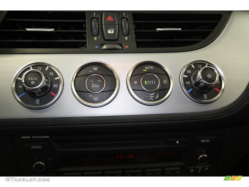 2009 BMW Z4 sDrive35i Roadster Controls Photo #67510664