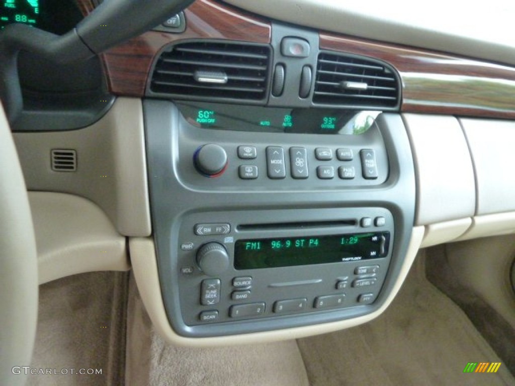 2005 Cadillac DeVille Sedan Controls Photo #67512977