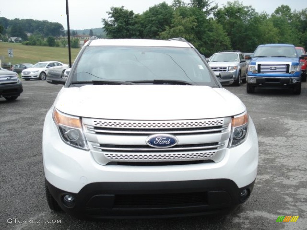 2013 Explorer XLT 4WD - Oxford White / Medium Light Stone photo #3