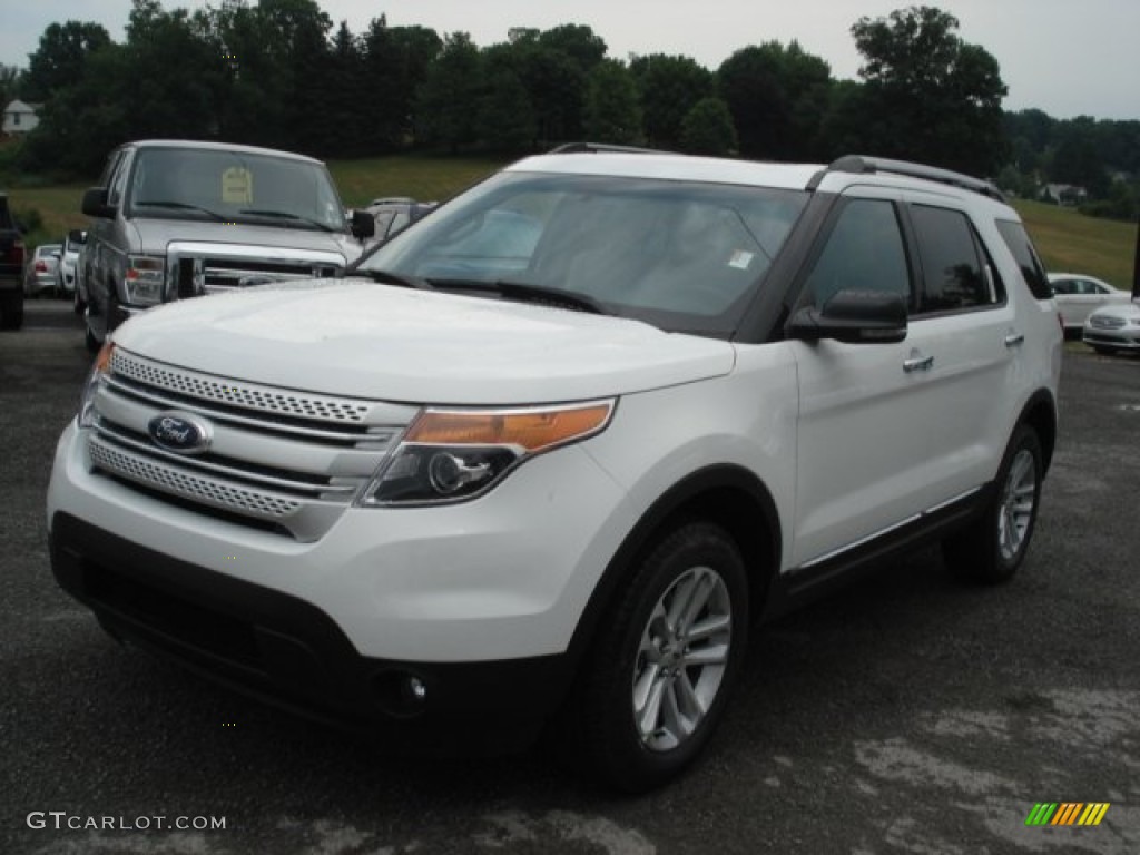 2013 Explorer XLT 4WD - Oxford White / Medium Light Stone photo #4