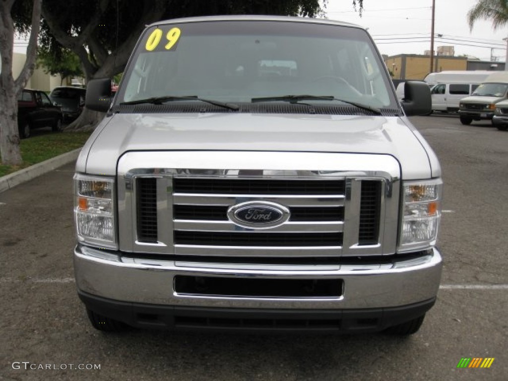 Brilliant Silver Metallic 2009 Ford E Series Van E150 Commercial Exterior Photo #67519280