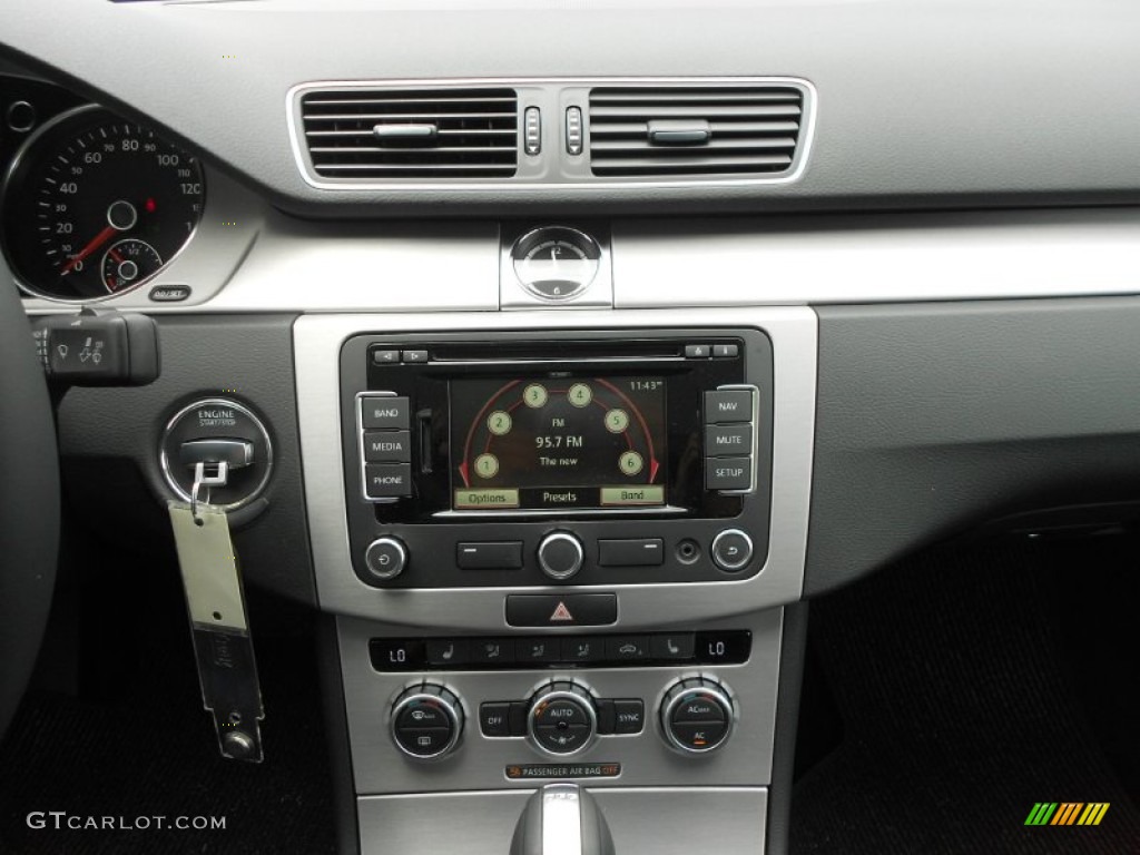 2013 Volkswagen CC Lux Controls Photo #67522073