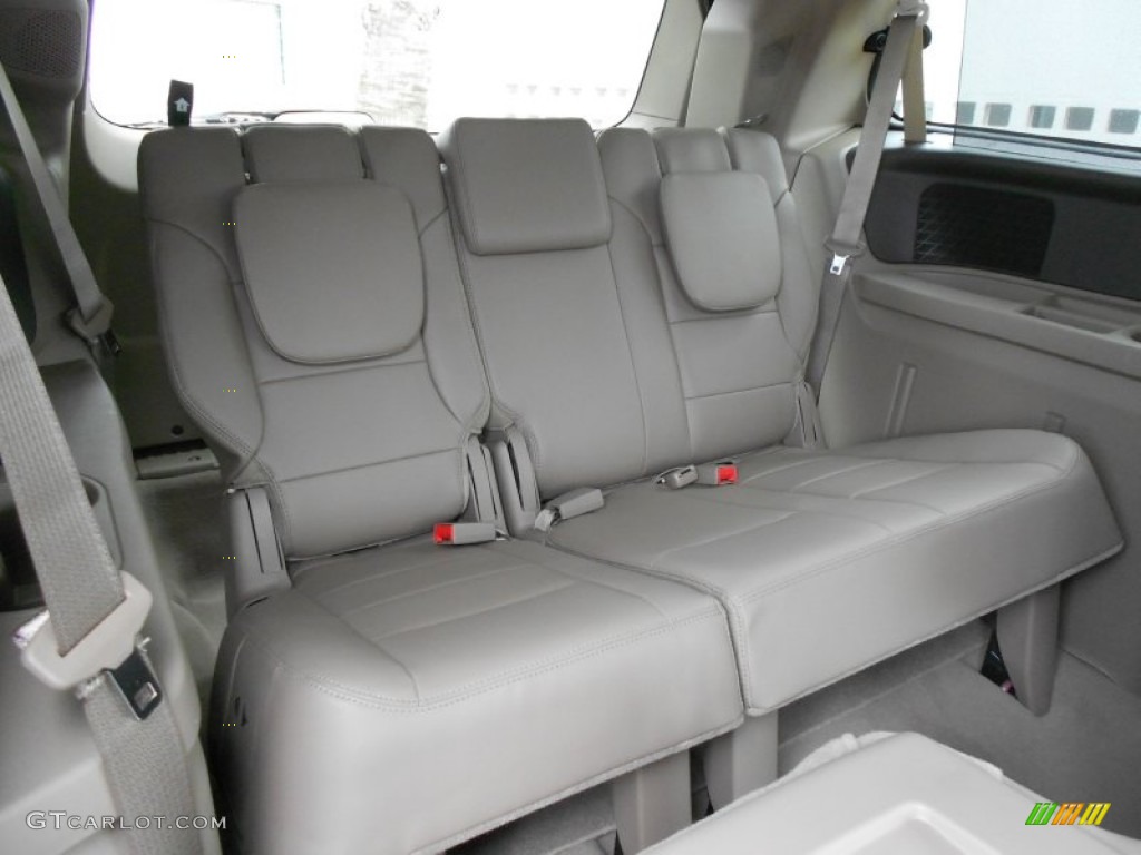 2012 Volkswagen Routan SEL Premium Rear Seat Photos
