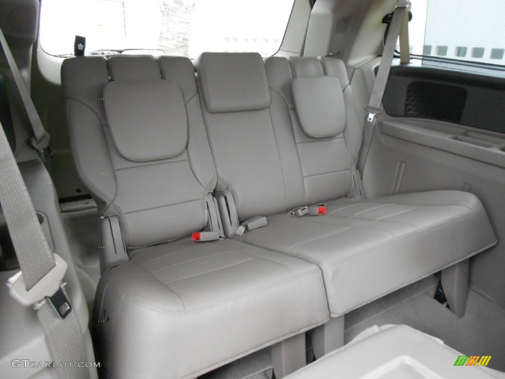 2012 Volkswagen Routan SEL Premium Interior Color Photos