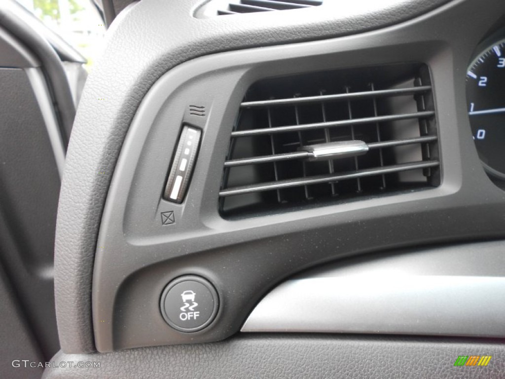 2013 Acura ILX 2.0L Premium Controls Photo #67524179
